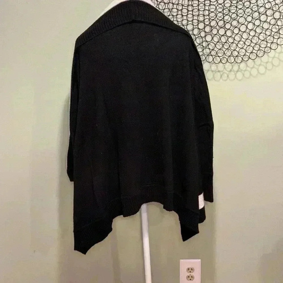 Banana Republic- Drape black and white sweater Merino Wool & Cashmere - Picture 4 of 5